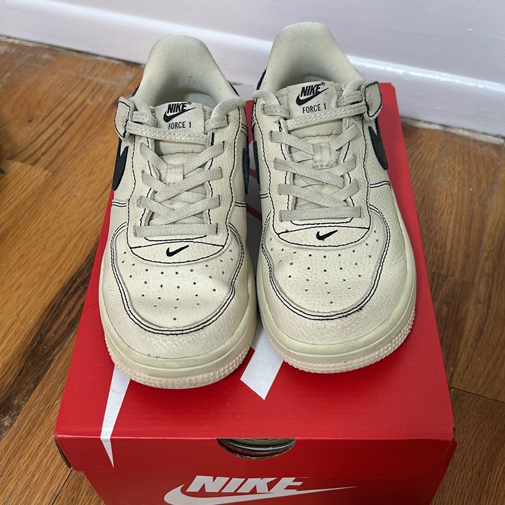 Nike Air Force 1 LV8